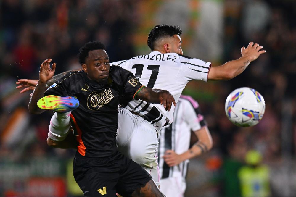 篮球湖人替补锋线表现抢眼