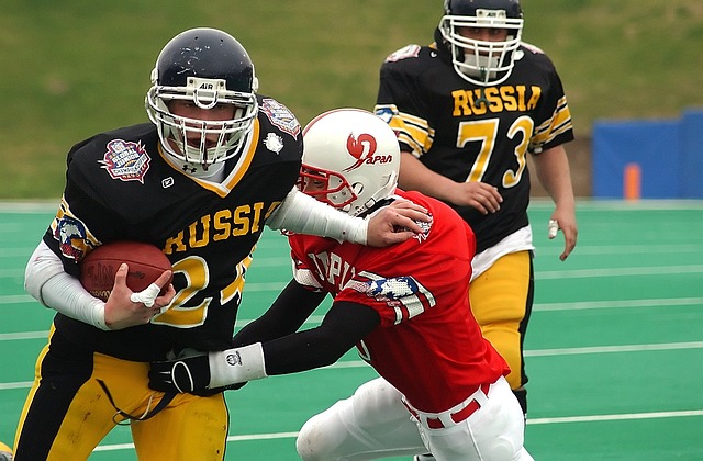 球星突破防线送出关键助攻